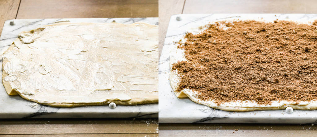 Étaler la pâte à brioche à la cannelle avec du beurre, puis du sucre à la cannelle étalé sur le dessus.