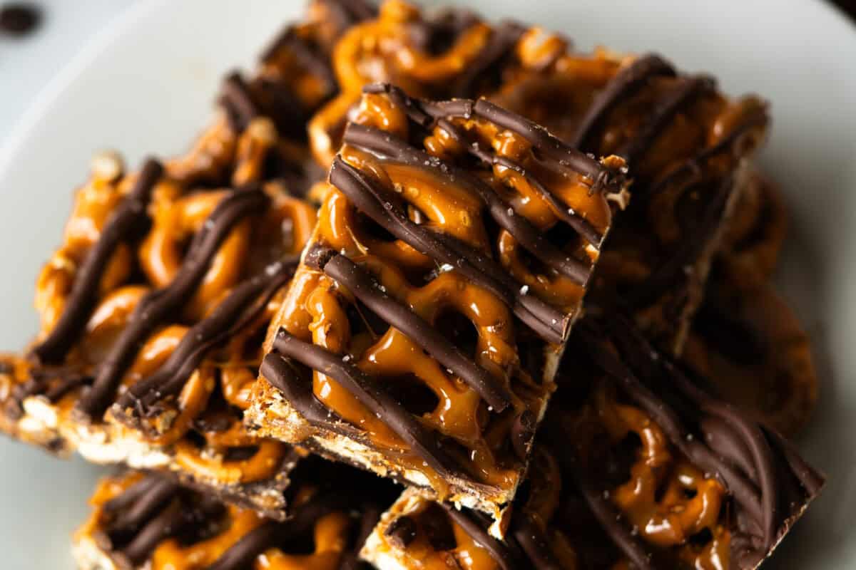 This easy Pretzel Bark recipe only uses 4 ingredients and takes 30 minutes! It's such a crowd pleasing snack and perfect for gifting!