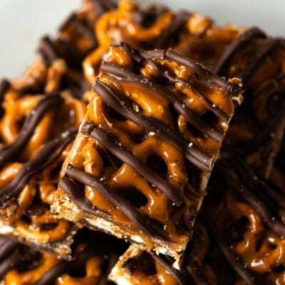 This easy Pretzel Bark recipe only uses 4 ingredients and takes 30 minutes! It's such a crowd pleasing snack and perfect for gifting!