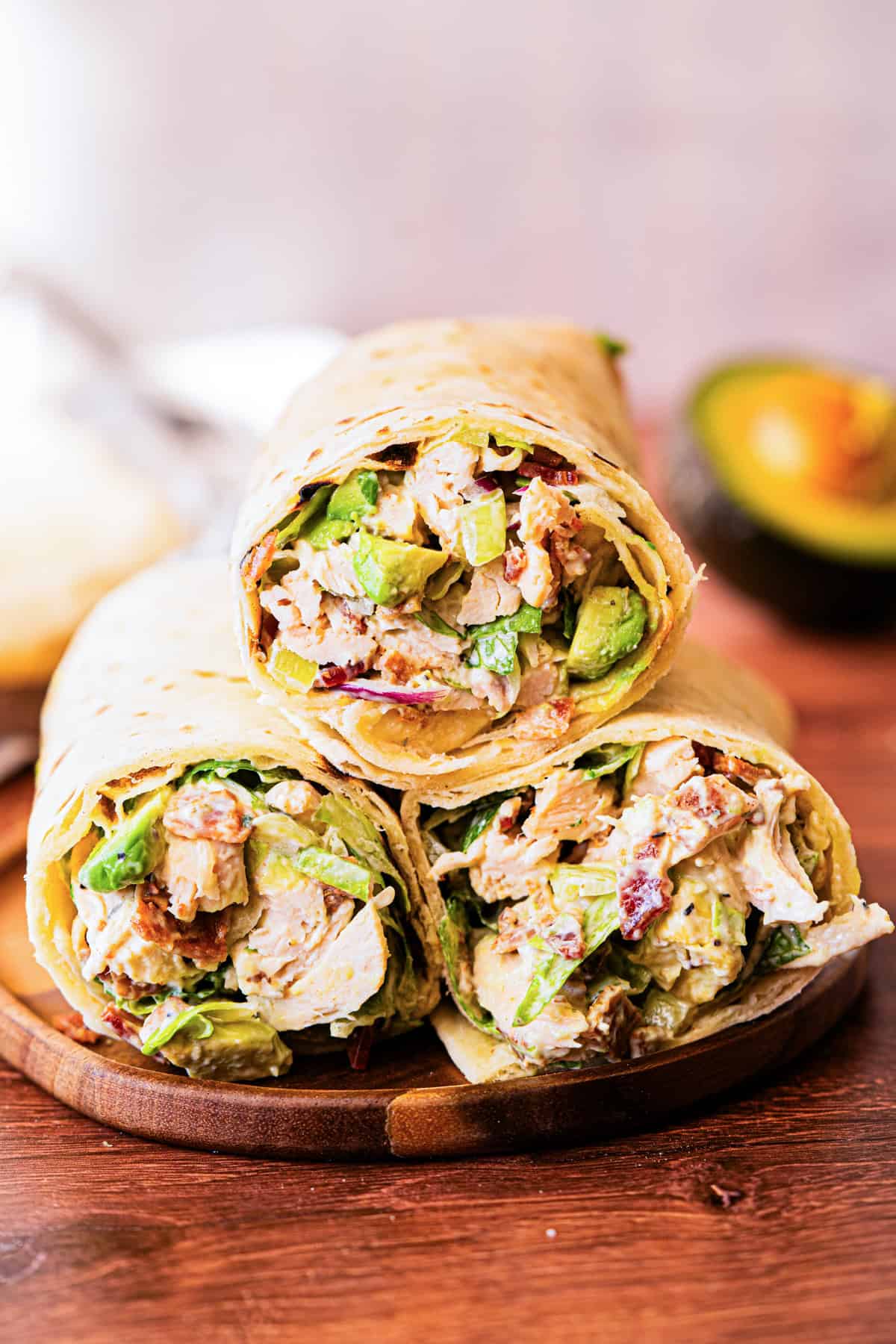 This healthy Chicken Avocado Wrap recipe is loaded with chicken, avocado, bacon, lettuce, and a creamy lemon sauce. It's ready in just 15 minutes and absolutely delicious!