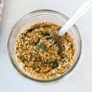 Homemade Onion Soup Mix is easy, healthy, and tastes better than the packet! It only takes 5 minutes to throw together and is budget friendly too!