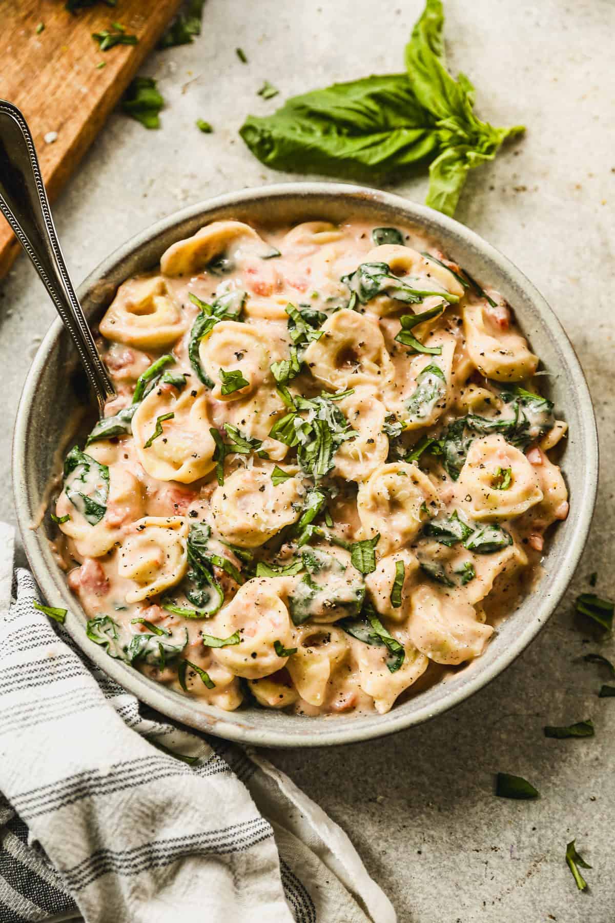 This creamy Tomato Tortellini recipe is a quick 30-minute meal that is creamy, comforting, and so delicious with cheese-filled tortellini and spinach in a delicious pink sauce. 