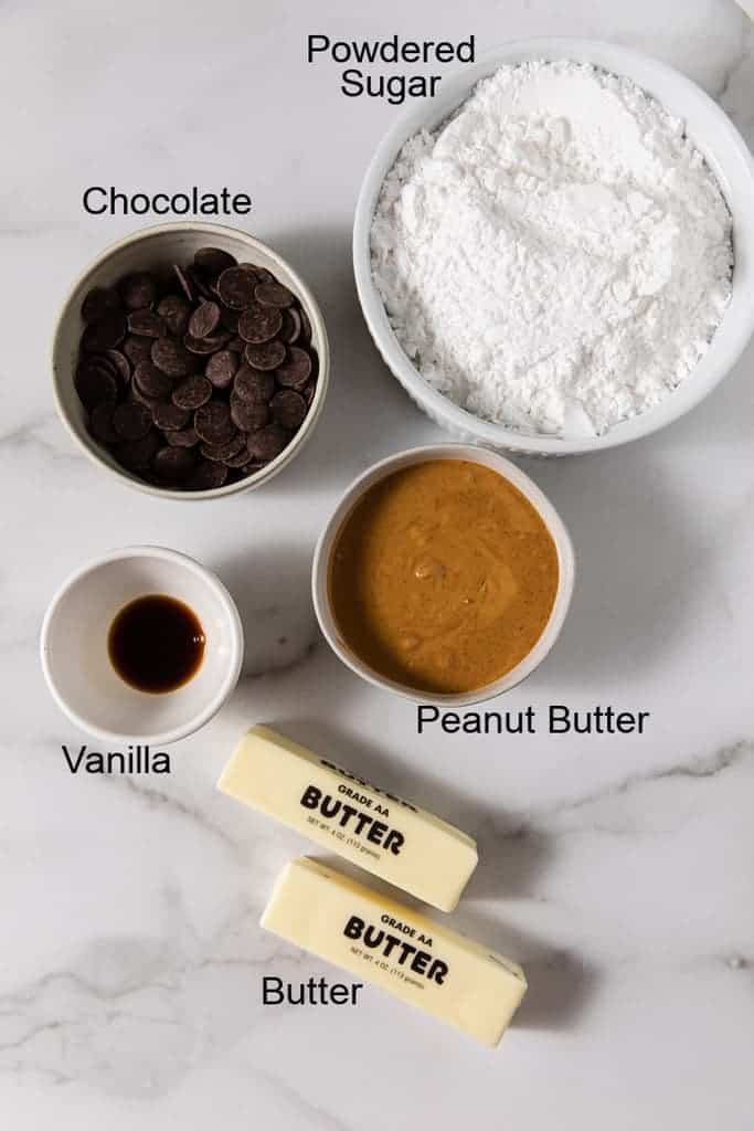 Les ingrédients nécessaires pour les boules de beurre d'arachide.