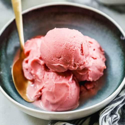 A homemade Frozen Yogurt recipe made with fresh strawberries, scooped and served in a bowl.