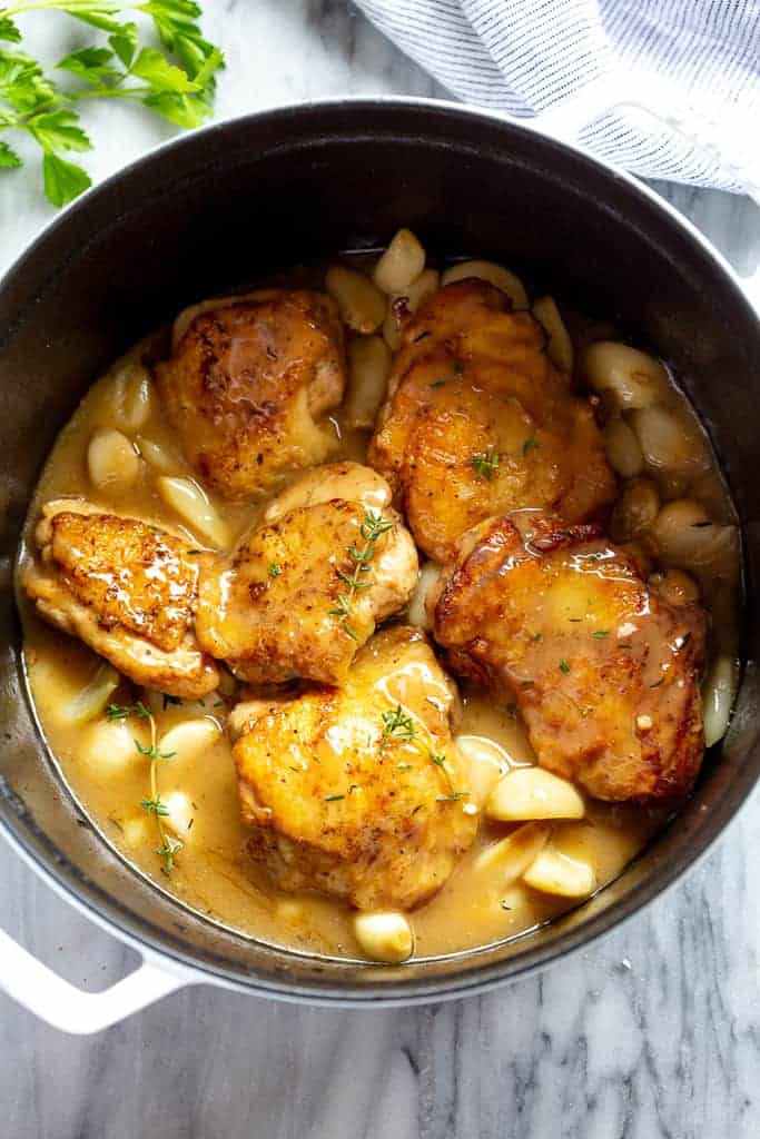 Chicken with 40 cloves of garlic and a creamy sauce, in a cast iron pot.