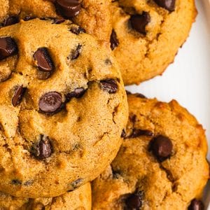 These EASY Pumpkin Dessert Recipes are flavorful, moist, and will be the highlight of your next party! Choose between pumpkin cookies, a pumpkin bread recipe, pumpkin muffins, pumpkin cake, or the BEST Pumpkin Pie recipe!