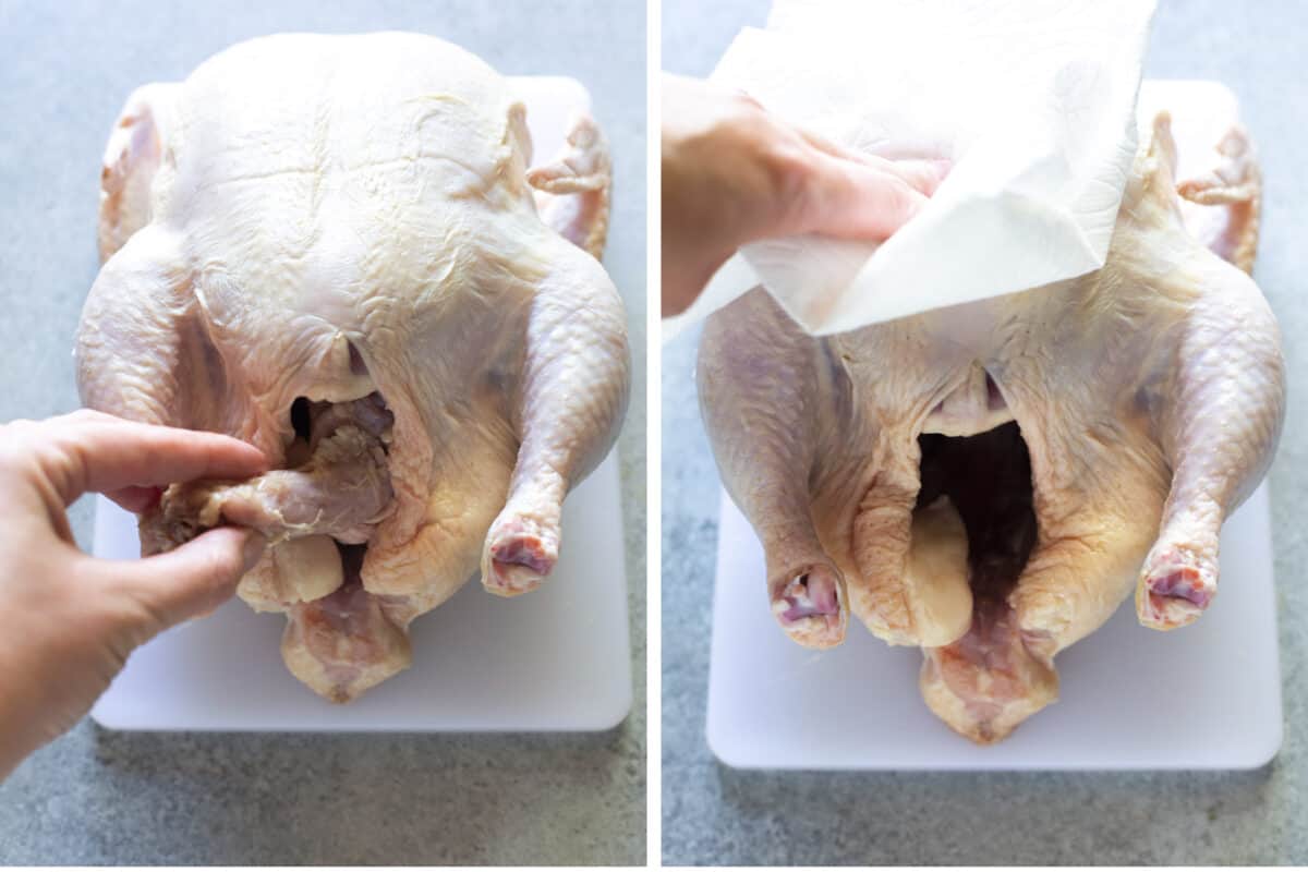 Dua gambar yang menunjukkan cara menyiapkan ayam untuk dipanggang.  Pertama, keluarkan leher dan jeroan ayam itik, lalu tepuk dengan handuk kertas.