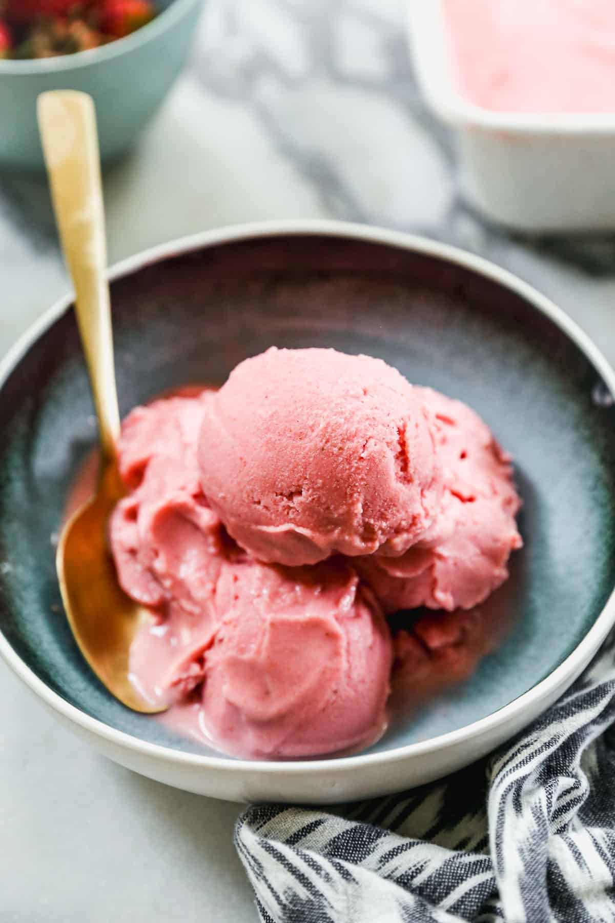 The best Frozen Yogurt recipe made with fresh strawberries, scooped and served in a bowl. 
