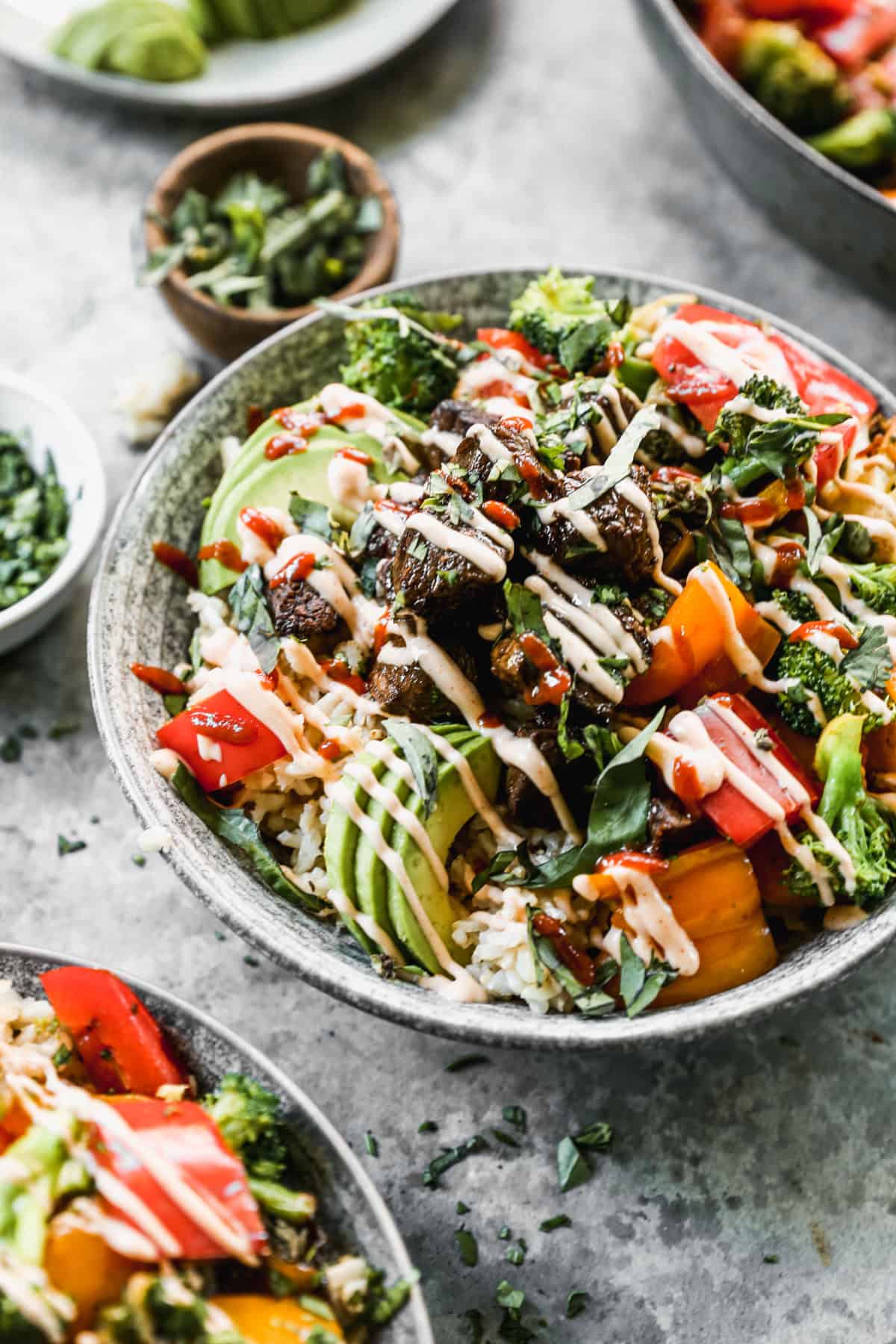 Hot rice, tender steak, sautรฉed veggies, and a creamy homemade yum yum sauce make this bowl a fast, kid-approved favorite that feels like takeout- but better.