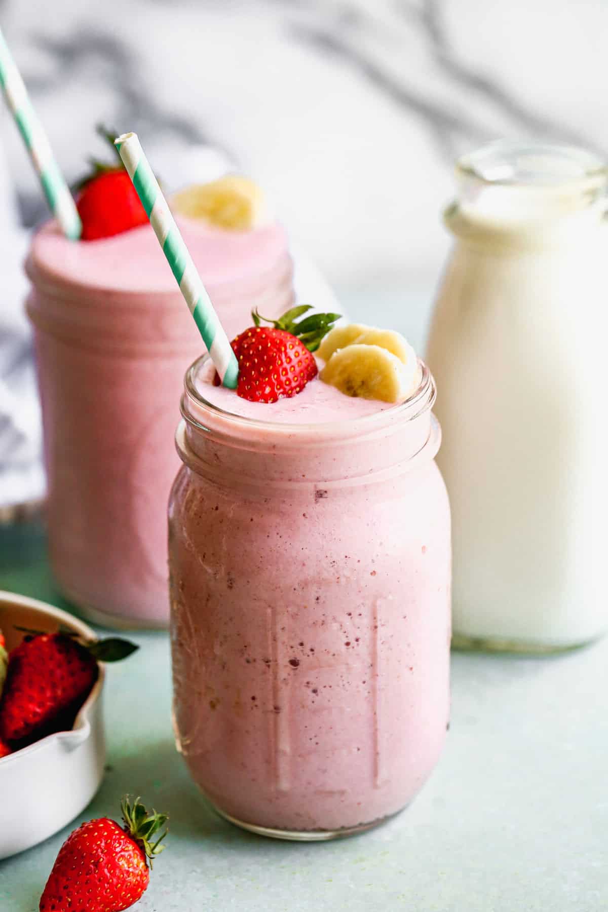 This strawberry banana smoothie is a creamy, fruity drink that’s perfect for a quick and healthy brunch.