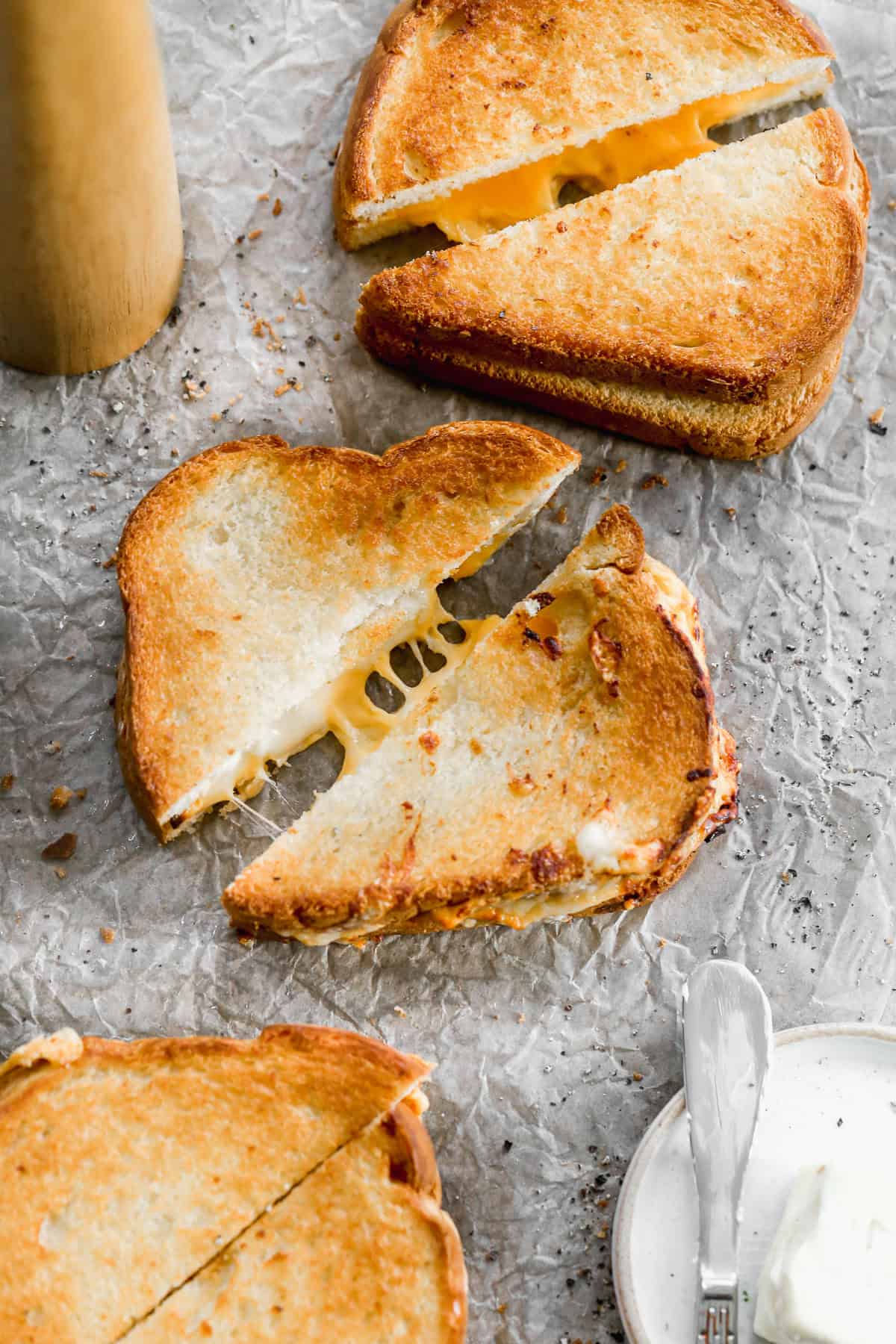 This air fryer grilled cheese gives you hands-off comfort food that’s crispy, cheesy, and done in minutes.