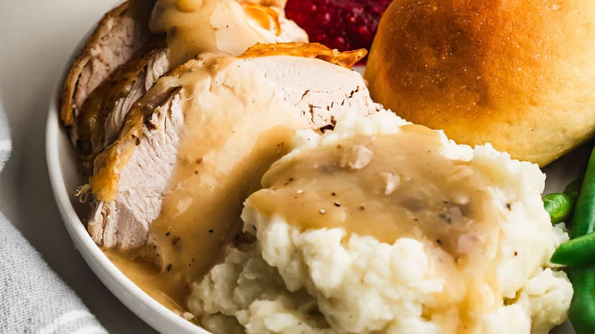 This gluten-free holiday plate brings together the best of Thanksgiving in one satisfying, family-friendly meal.