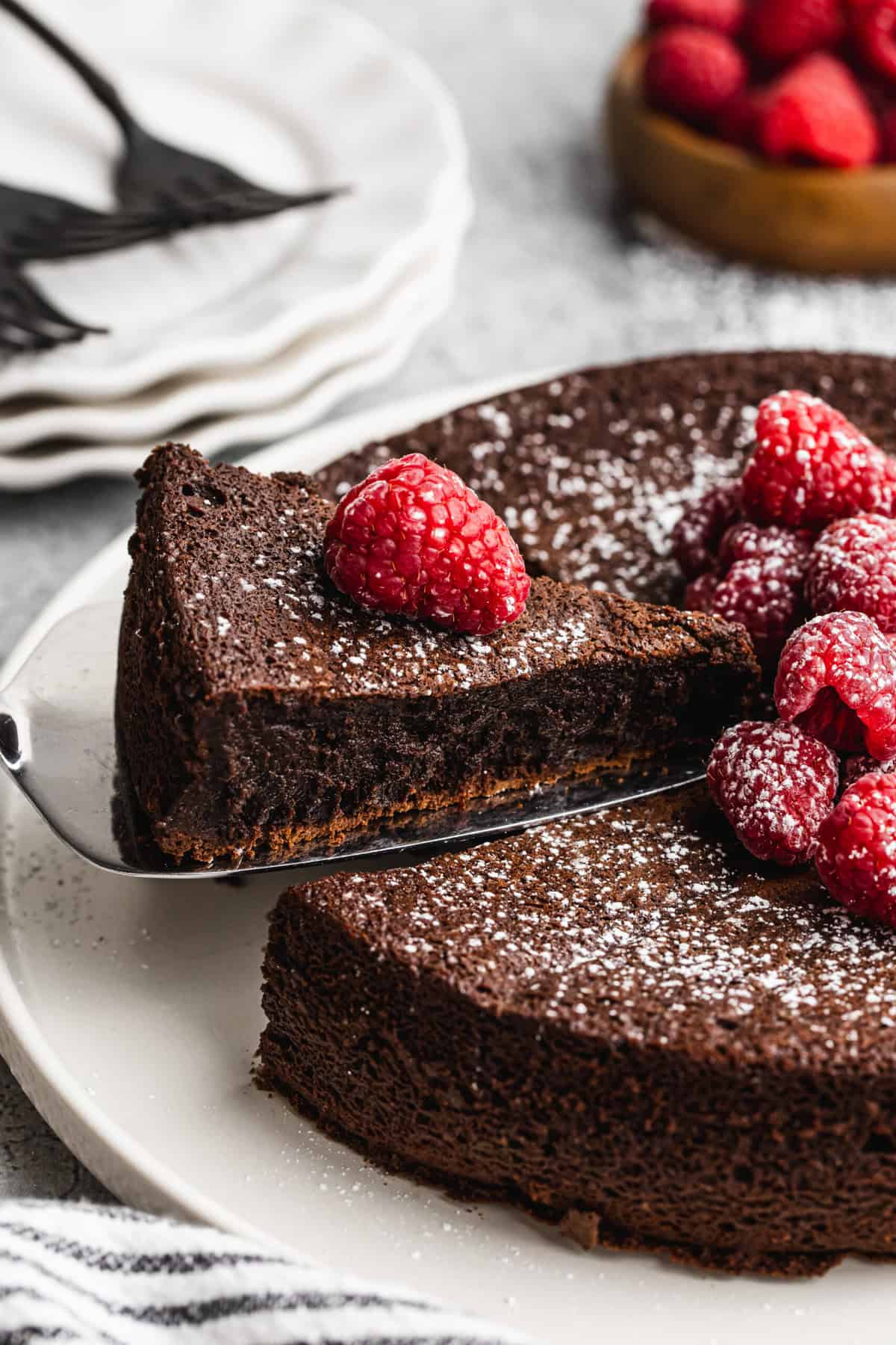 This flourless chocolate cake recipe brings deep chocolate flavor without flour, perfect for special occasions.