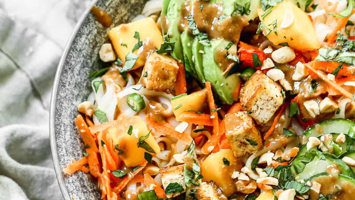 This spring roll bowl delivers crisp, fresh flavors perfect for vegetarian dinners.
