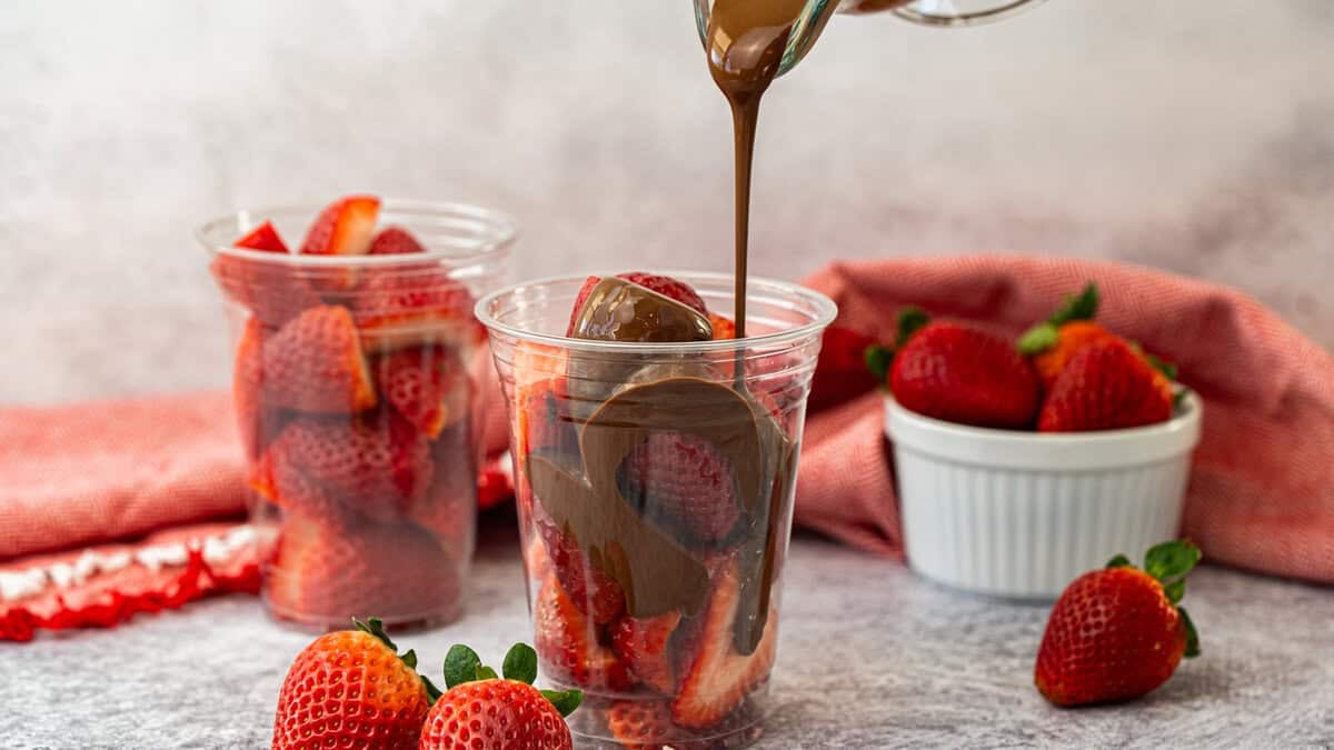 This viral Chocolate Strawberry Cup gives all of the flavor and appeal of chocolate strawberries, but so much easier and ready to eat in just 10 minutes!