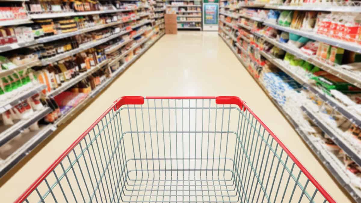 empty cart in grocery isle
